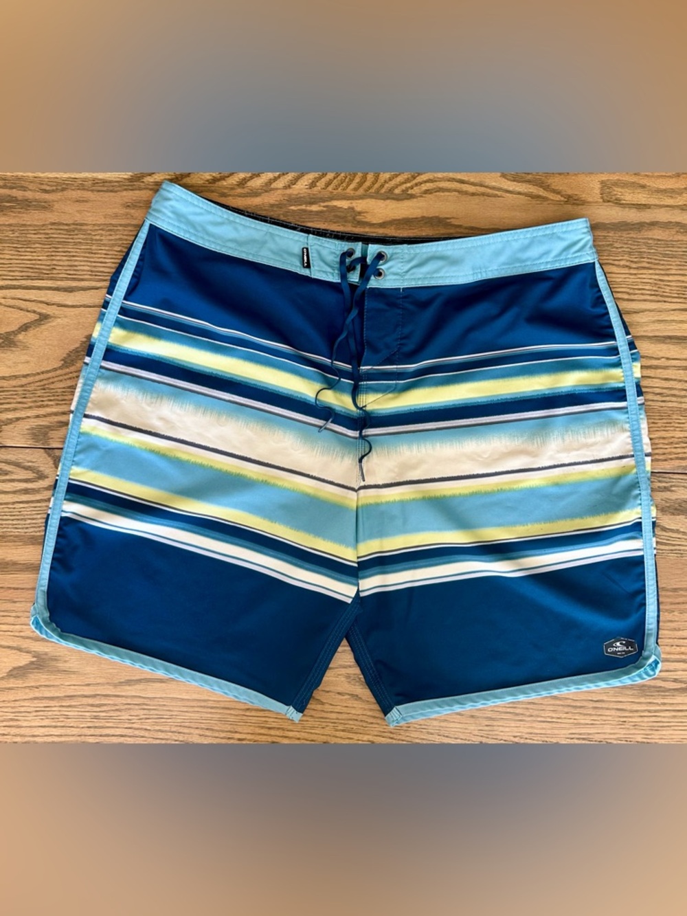 O'Neill men’s Blue Striped Swim Board Shorts, 36, draw string